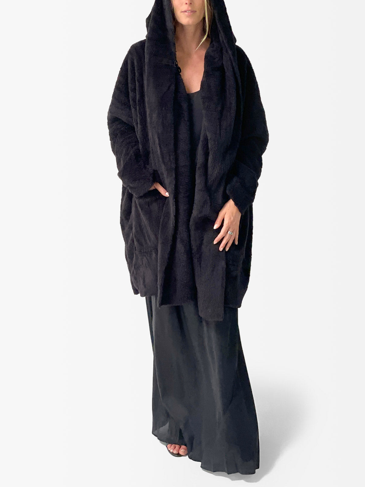 VACANCES Fluffy Black front