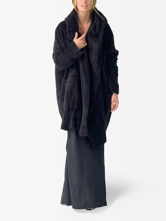 VACANCES Fluffy Black front