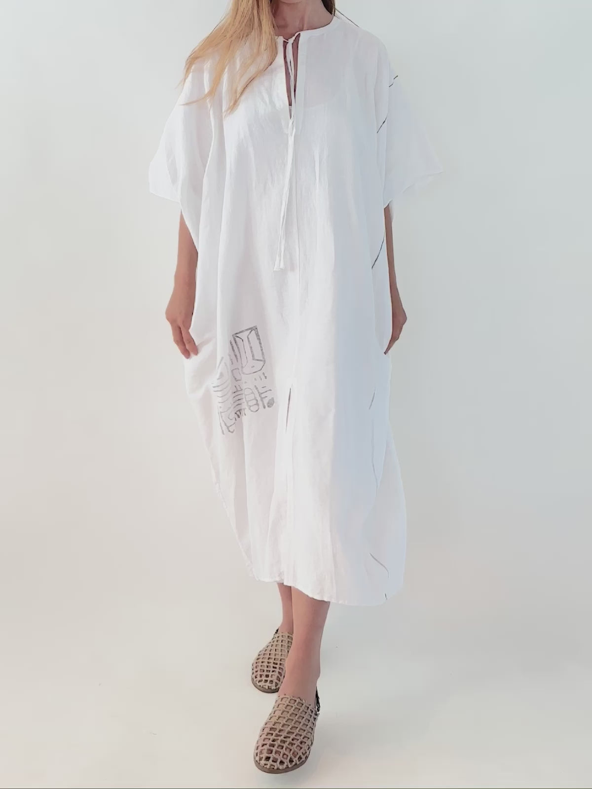 VACANCES Tulum White Block Print Caftan