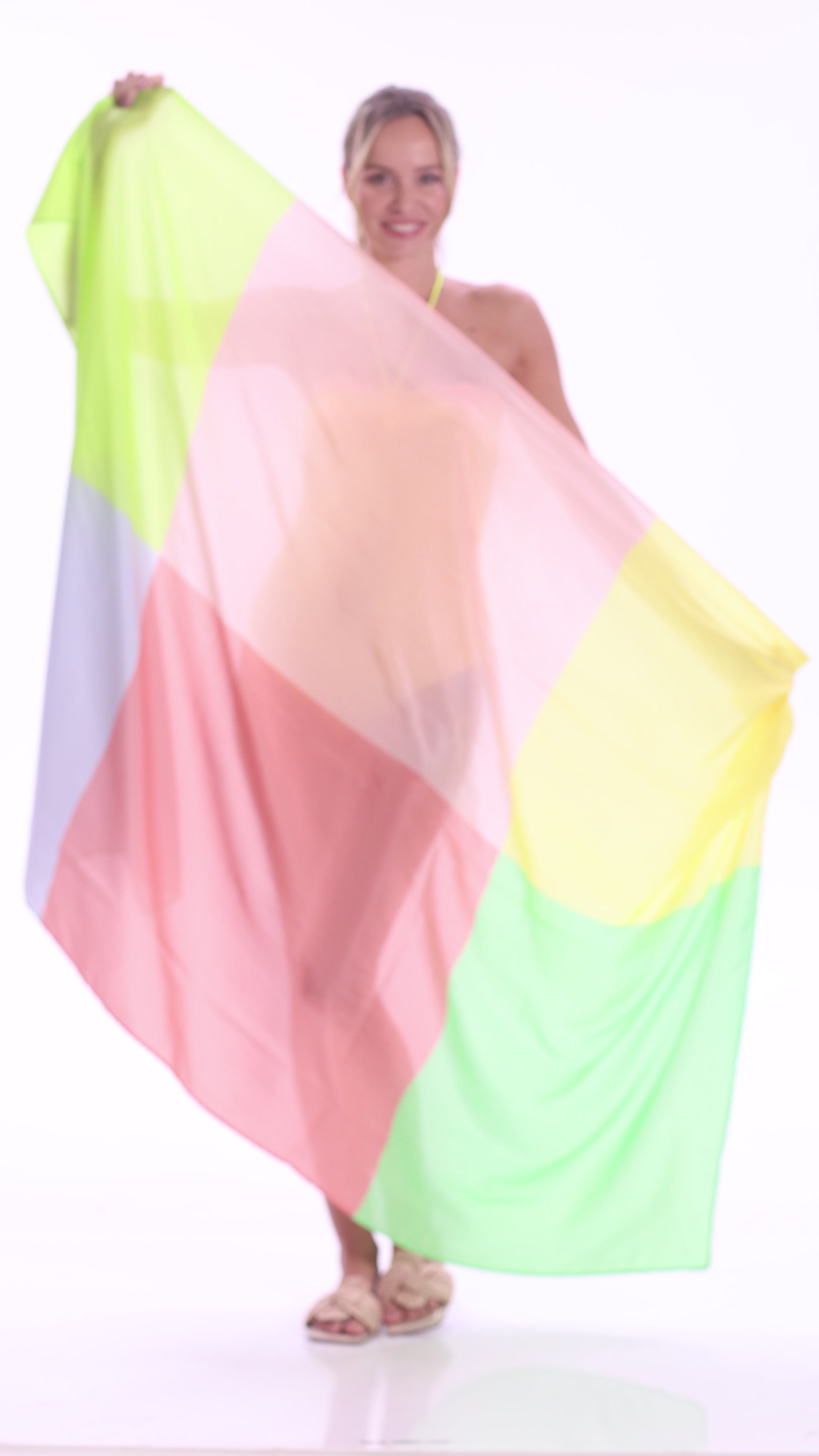 Pareo Squares Circus | Peach/Lime/Grey video