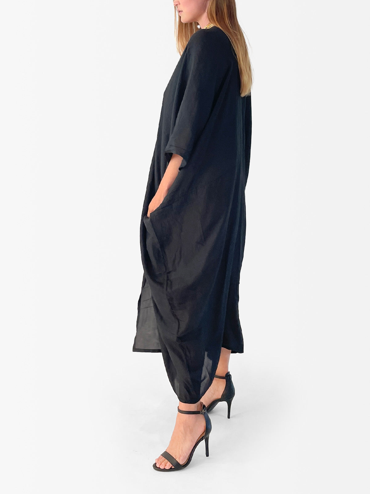 VACANCES Rae Silk Caftan Black side